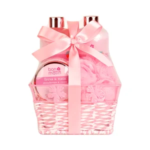 BON MATIN Cesta con productos para el baño con aroma a fresa y nata.
