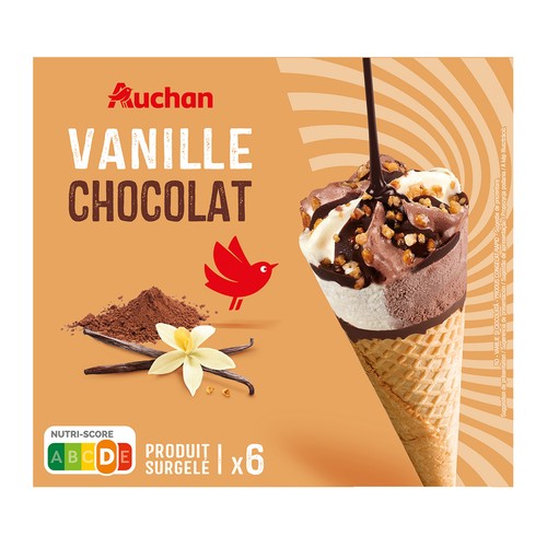 AUCHAN Conos de helado de vainilla y chocolate con trocitos de almendra caramelizada 6 x 120 ml. Producto Alcampo