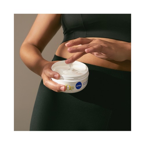 NIVEA Q10 Multi power Crema reafirmante y remodeladora para piernas, glúteos y abdomen 300 ml.