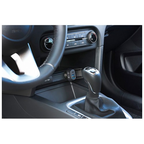 Cargador para coche Multipower Trío negro: 2 USB-A y 1 USB-C, 44W, 12/24V CELLULAR LINE.