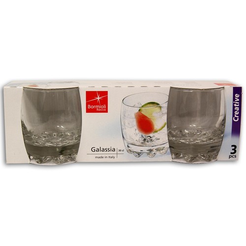 3 vasos de agua Galassia, 30 centilitros y fabricados en vidrio transparente BORMIOLI.
