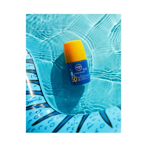 NIVEA Sun kids Protector solar en roll on especial para niños, con factor protección 50+ (muy alta) protege & cuida 50 ml.