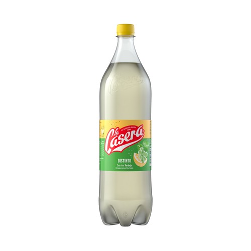 LA CASERA Tinto de verano elaborado con vino blanco verdejo y zumo natural de limón LA CASERA Distinto botella de 1.5 l.