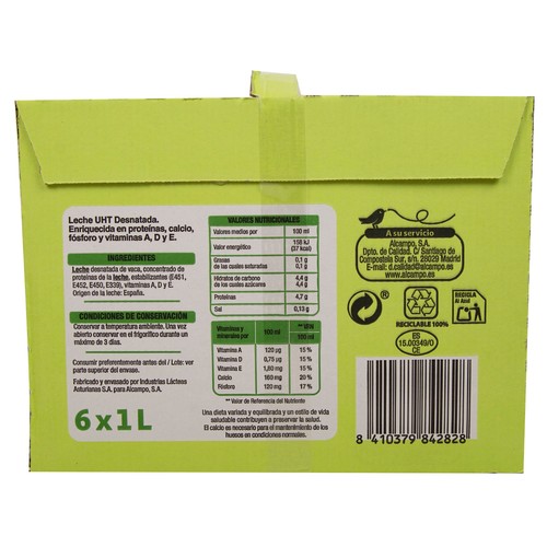 AUCHAN Leche desnatada de vaca enriquecida con calcio y vitaminas A, D y E 6 x 1 l Producto Alcampo.