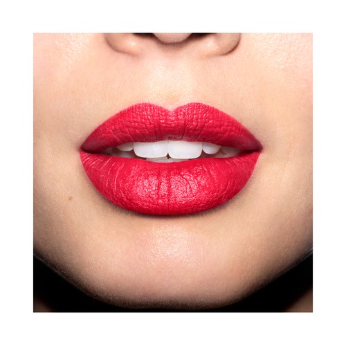 REVLON Super lustrous tono 24  Fire & ice Barra de labios de textura cremosa y acabado mate.