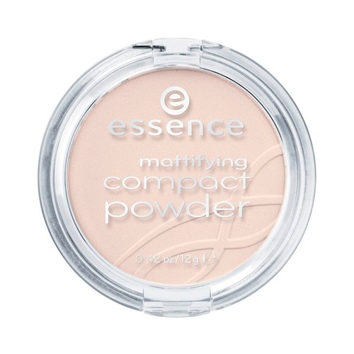 ESSENCE tono 10 Light beige Polvos compactos matificantes, de textura fina.