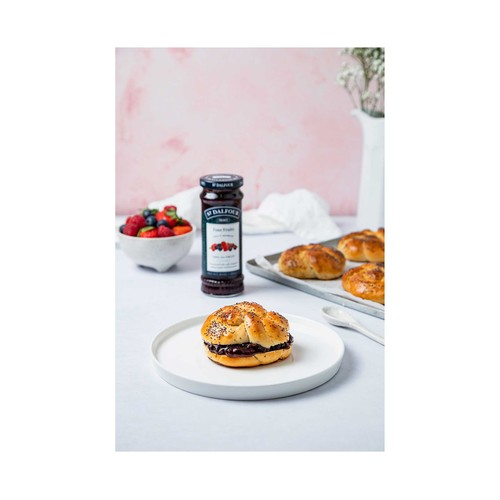 ST.DALFOUR Mermelada de cuatro frutas (Frambuesas, Cerezas Negras, Fresas y Moras) 284 g.