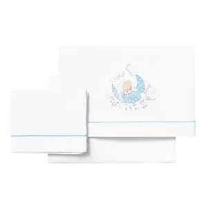 Tríptico de coche en color blanco y detalles en azul, diseño de oso.