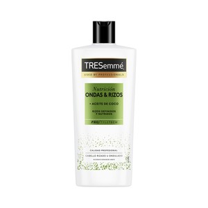 TRESEMMÉ Ondas & rizos Acondicionador nutritivo con aceite de coco, para rizos nutridos y definidos 685 ml.