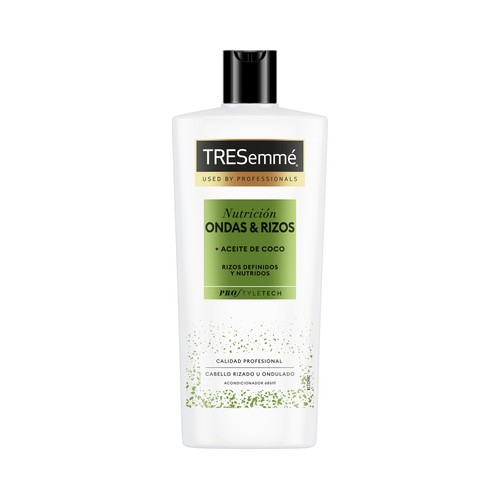 TRESEMMÉ Ondas & rizos Acondicionador nutritivo con aceite de coco, para rizos nutridos y definidos 685 ml.