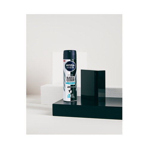 NIVEA Men black & white invisible acive Desodorante en spray para hombre, anti-manchas y antitranspirante hasta 48 horas 200 ml.