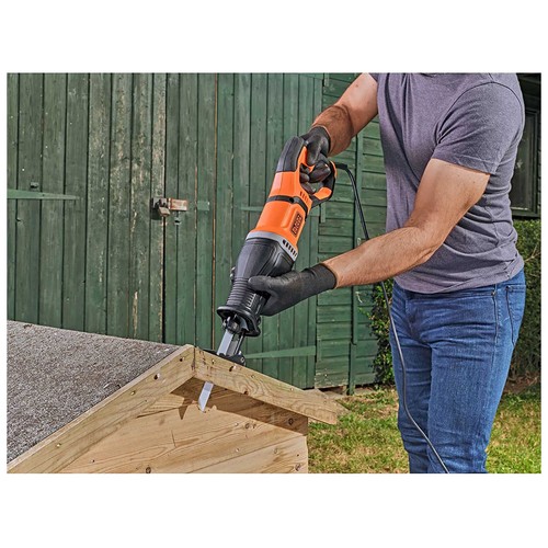 Sierra sable 750W, velocidad variable, 2800 rpm, BLACK + DECKER BES301-QS, incluye 2 hojas.