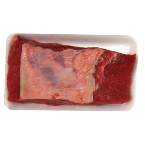 Lomo de vaca cortado en trozos.