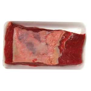 Lomo de vaca cortado en trozos.