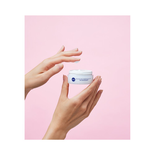 NIVEA Crema facial hidratante y nutritiva de día, con FPS 30, para pieles secas y sensibles NIVEA 50 ml.