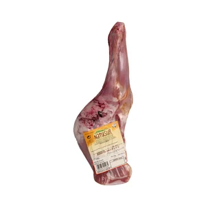 Paletilla entera de cabrito, ideal para asar