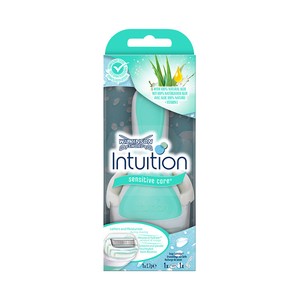 WILKINSON Maquina de afeitar con 3 hojas + recambio WILKINSON Intuition sensitive care.