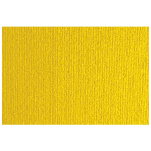 Cartulina con 2 texturas, una lisa y otra rugosa, color sólido amarillo intenso, tamaño 50x70cm, SADIPAL.