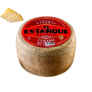 EL ESTANQUE Queso mezcla curado con corteza natural al corte. - Tapeo 3 a 5 mm
