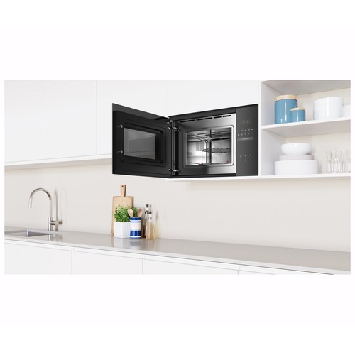 Microondas encastrable con grill BALAY 3CG5172N2 cristal negro con control antideslizante, capacidad 20L, potencia 800W, grill: 1000W.