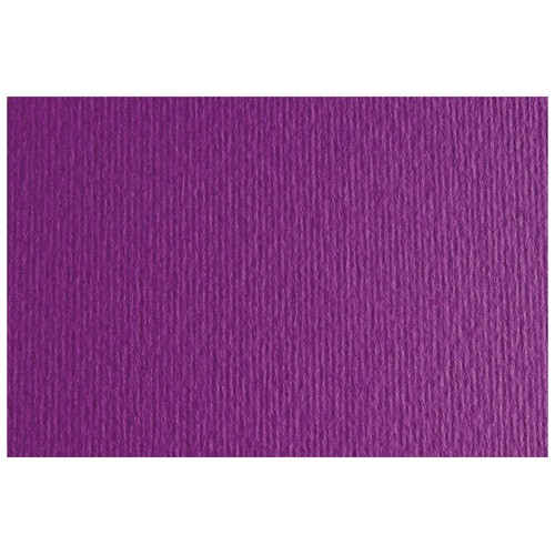 Cartulina con 2 texturas, una lisa y otra rugosa, color sólido violeta, tamaño 50x70cm, SADIPAL.