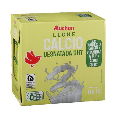AUCHAN Leche desnatada de vaca enriquecida con calcio y vitaminas A, D y E 6 x 1 l Producto Alcampo.