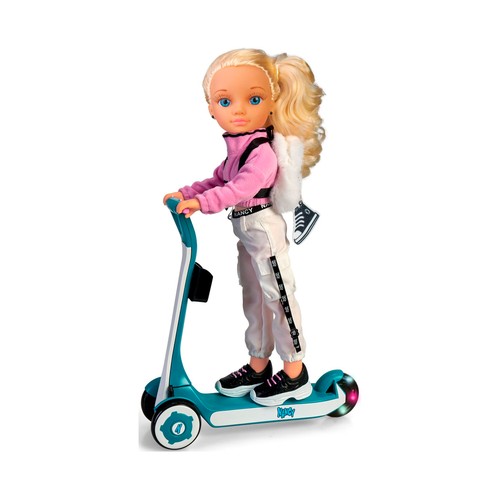 Un día con mi patinete eléctrico con muñeca NANCY, patinete y accesorios.
