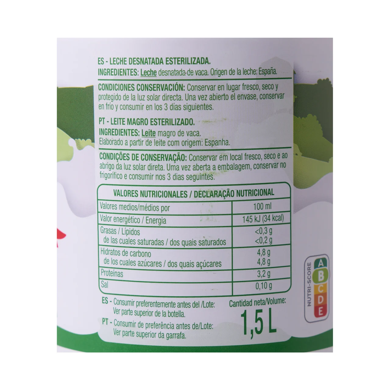 AUCHAN Leche de vaca desnatada 1,5 l Producto Alcampo.