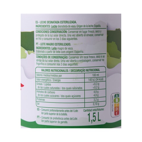 AUCHAN Leche de vaca desnatada 1,5 l Producto Alcampo.