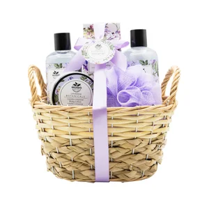 BECASAN NATURE Botanicals Cesta de mimbre con productos para el cuidado y la higiene corporal.