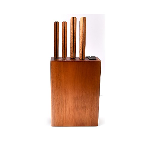 Tacoma de madera acacia con 4 cuchillos, ALCAMPO.