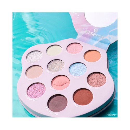 ESSENCE The little mermaid Paleta con 12 sombras de ojos con diferentes texturas y colores.