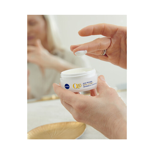 NIVEA Crema de día con acción extranutritiva y efecto anti-arrugas, para pieles secas a muy secas NIVEA Q10 power 50 ml.