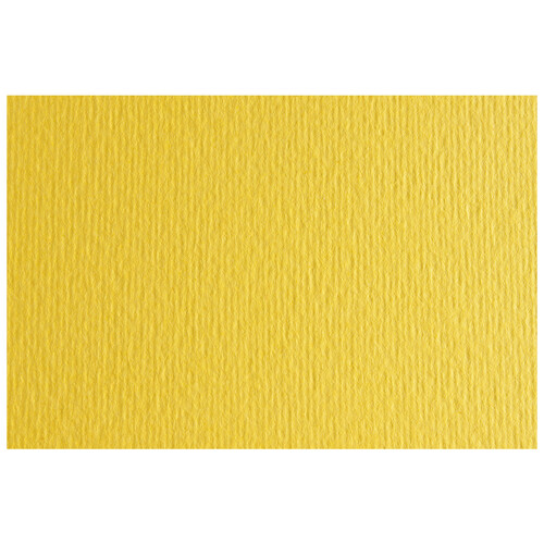 Cartulina con 2 texturas, una lisa y otra rugosa, color sólido amarillo, tamaño 50x70cm, SADIPAL.