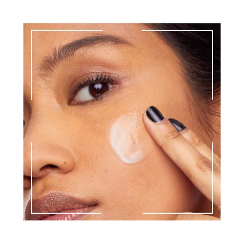 L´ORÉAL PARIS  Prime lab 24h matte setter Dermocosmético que matifica la piel y mantiene el maquillaje durante 24 horas, reduciendo la piel grasa.