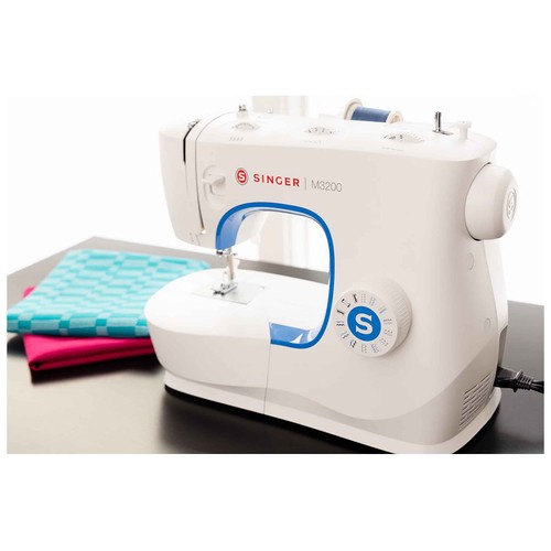 Máquina de coser SINGER M3205, 23 puntadas, ojalador 4 tiempos, brazo libre, luz led.