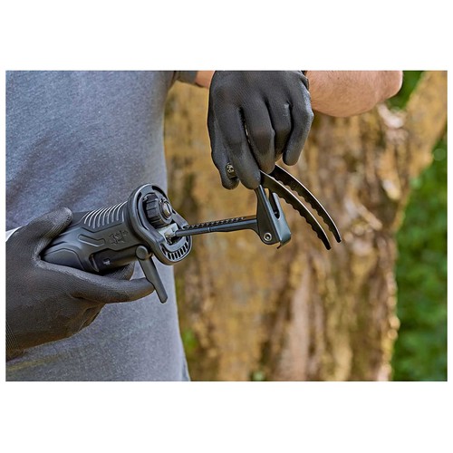 Sierra sable 750W, velocidad variable, 2800 rpm, BLACK + DECKER BES301-QS, incluye 2 hojas.