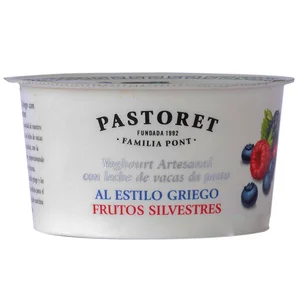 PASTORET Yogur azucarado estilo griego con frutos silvestres 150 g.