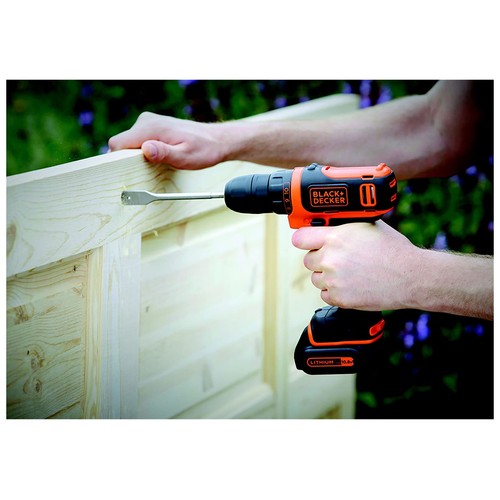 Taladro atornillador a batería, 2 baterías de litio 10.8V,  BLACK + DECKER BDCDD12KB-QW.