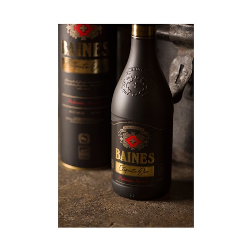 BAINES Pacharán artesano navarro BAINES Etiqueta oro botella de 70 cl.