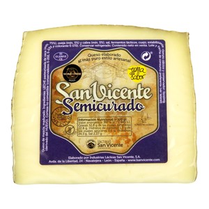 Queso mezcla semicurado (vaca, oveja y cabra), cuña.