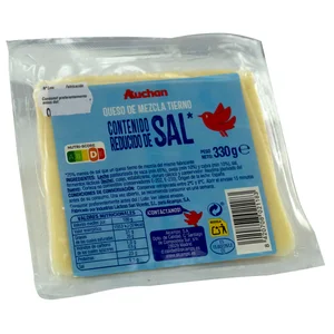AUCHAN Queso tierno mezcla (vaca y cabra) con contenido reducido en sal 330 g. Producto Alcampo