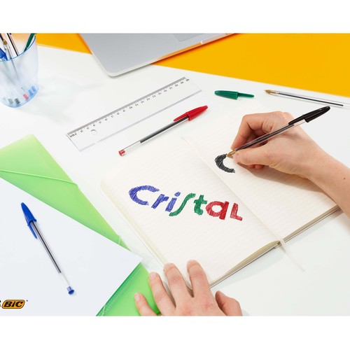 Lote de 5 bolígrafos con tapa, punta media grosor de 1 mm y tinta base aceite de color negro BIC Cristal.