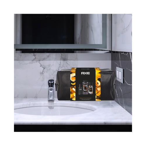 AXE Black vainilla Neceser con productos para la higiene masculina.