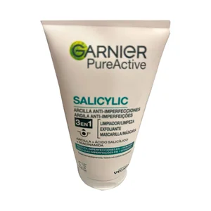GARNIER Pure active Gel limpiador 3 en 1 (limpia, exfolia y purifica) al la vez que da un tono uniforme a la piel 150 ml.