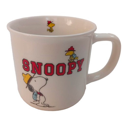Taza de SNOOPY, color blanco.