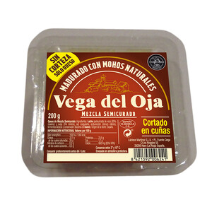 Imagen de VEGA DEL OJA Queso mezcla semicurado cortado en cuñas, madurado con mohos naturales VEGA DEL OJA 200 g,