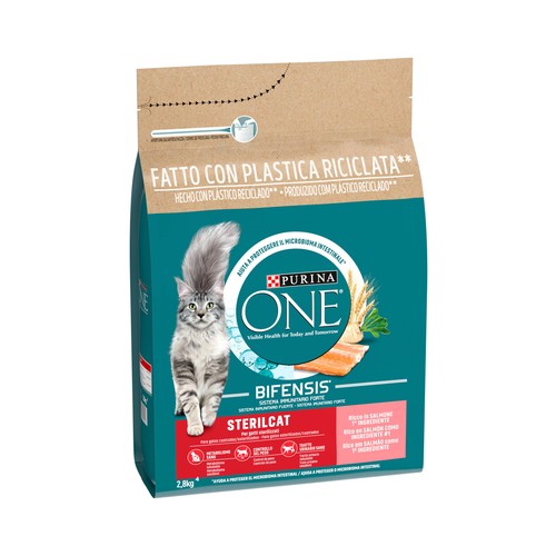 PURINA ONE Pienso para gatos esterilizados a base de salmón  2,8 kg.