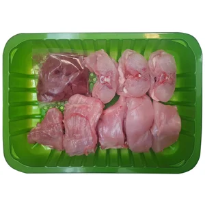 Bandeja de conejo troceado sin piel.