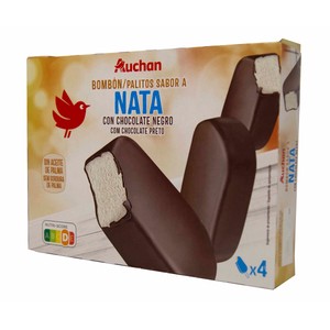 AUCHAN Bombón de nata recubierto de chocolate negro 4 x 120 ml. Producto Alcampo